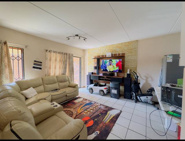 2 BEDROOM TOWNHOUSE FOR SALE IN MONDEOR